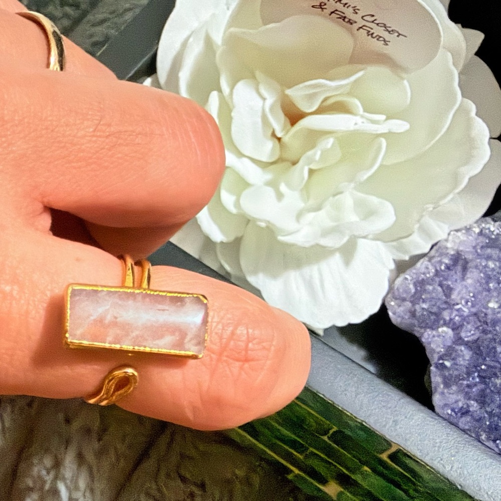 Handmade Gold-Tone Ring with Rectangular rose quartz Inlay - Picture 3 of 11